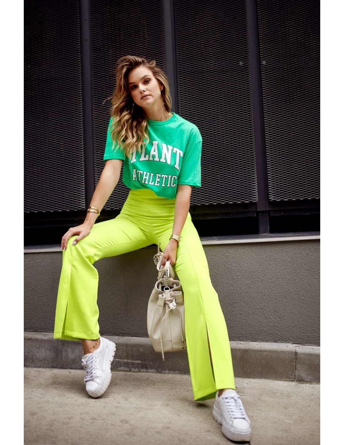 Pantaloni eleganti dama cu crapatura neon lime 502800 - Magazin online - Boutique